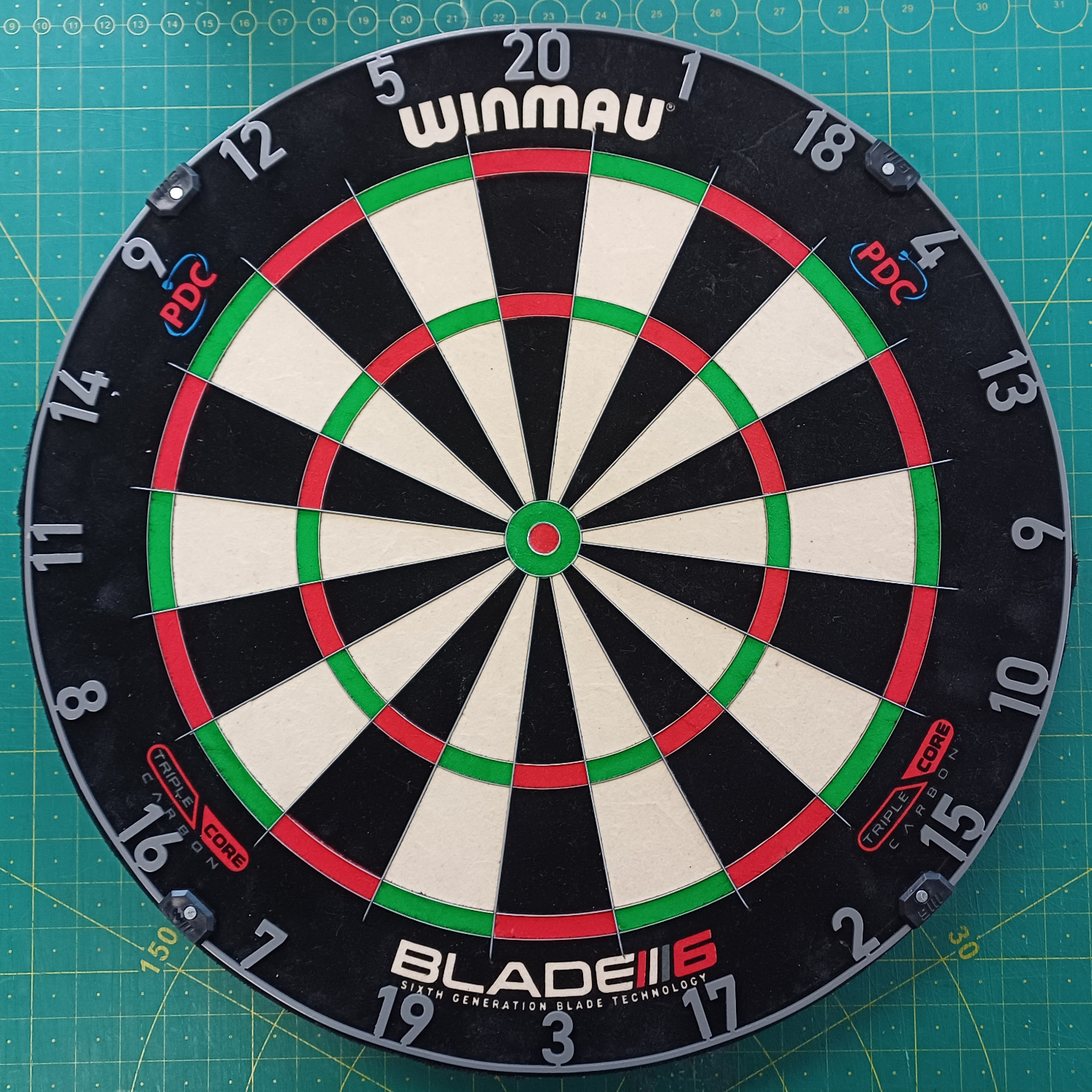 Dartboard "Blade 6 Triple Core Carbon"