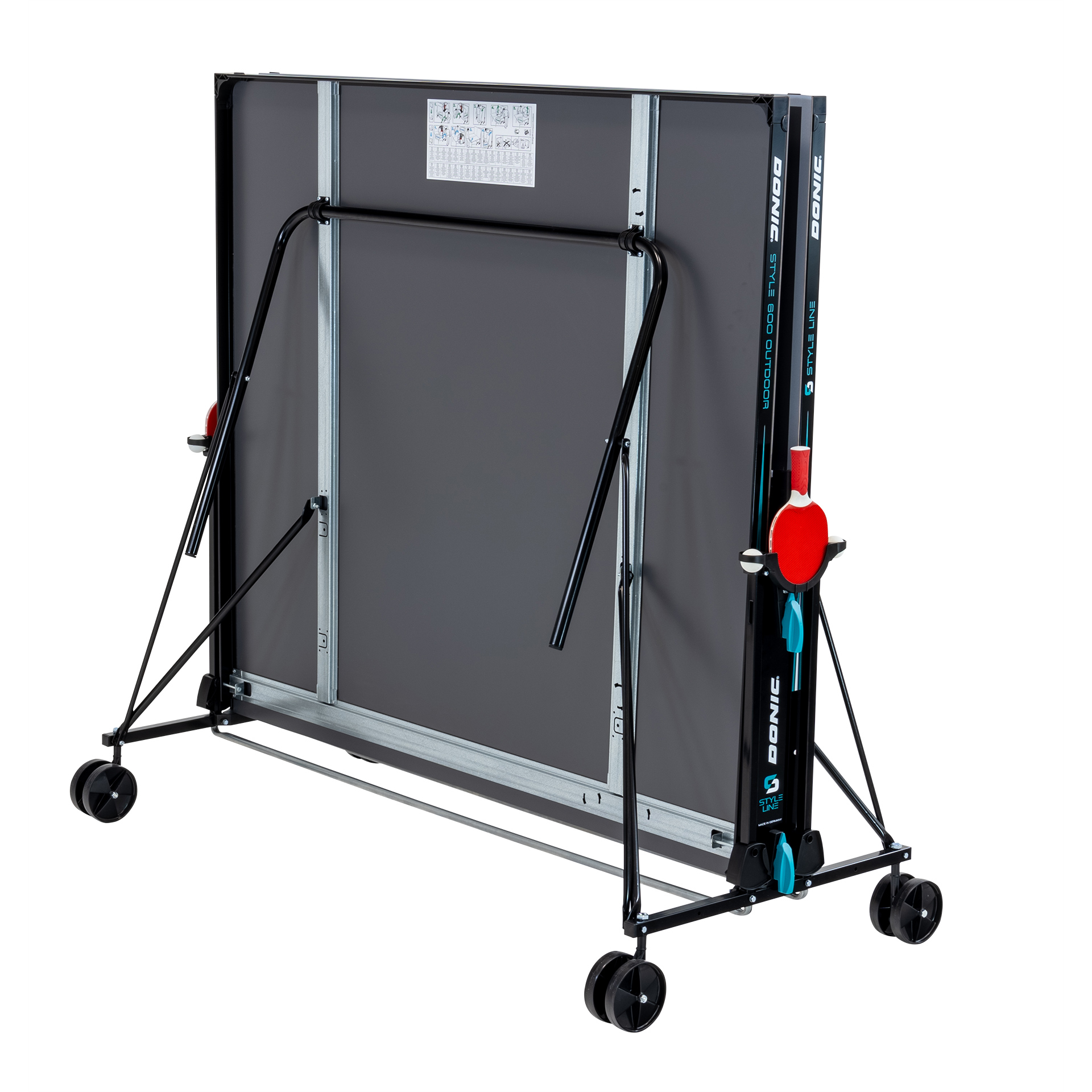 Outdoor-Tischtennisplatte "Style 600" Parkposition schräg mit Schläger