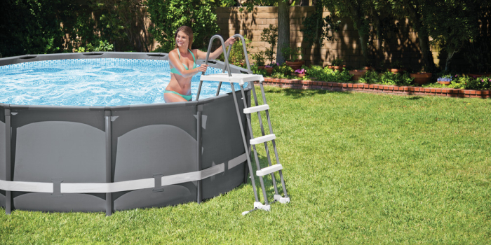 Sicherheitsleiter für Pools von 122 cm Höhe im Lieferumfang enthalten
